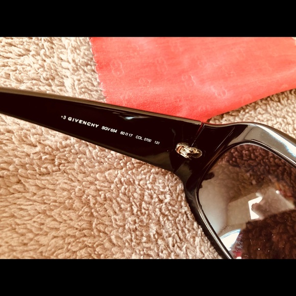Authentic Givenchy Unisex Sunglasses Brand New - Picture 3 of 6